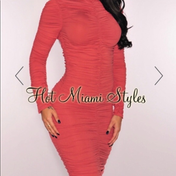 SOLD - Ruched dress - Picture 1 of 3
